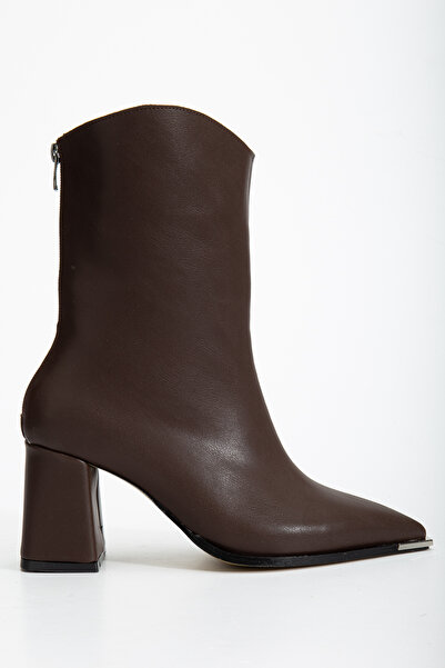 bakacstore Γυναικείες μπότες με τακούνι σε καφέ χρώμα με φερμουάρ στην πλάτη και μεταλλική λεπτομέρεια