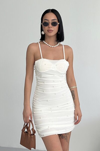 ALFUDO Moda Collection فستان سيندي مزين باللؤلؤ باللون الأبيض