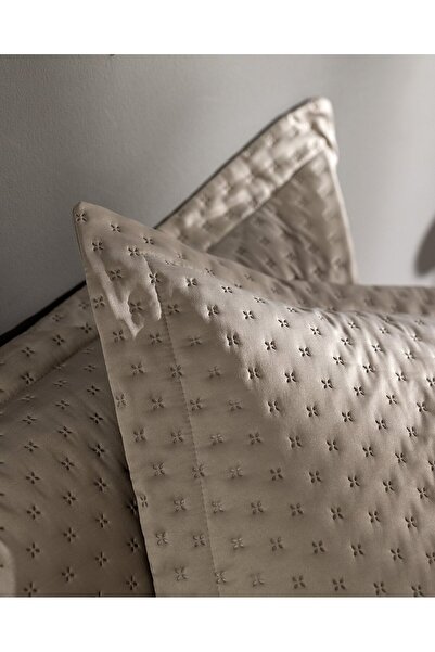 Madame Coco Arles Doppel-Satin-Tagesdecke