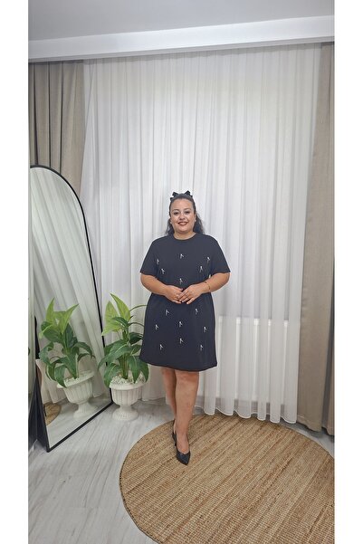 Butik Taş Detaylı Siyah Elbise