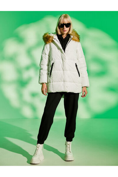 Koton Pufferjacke mit Kunstpelzdetail