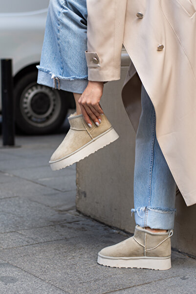 Zintra Kadın Süet Mini Bej Renk Bot – İç Kürklü, Kalın Tabanlı Bilekte Şık Bot