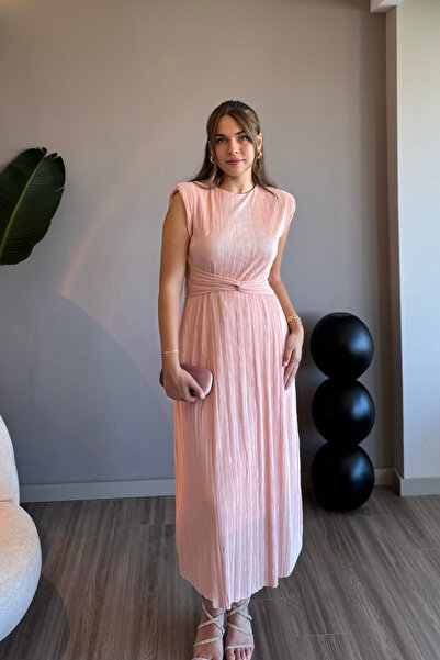 Aventien Bel Detaylı Piliseli Pudra Midi Elbise