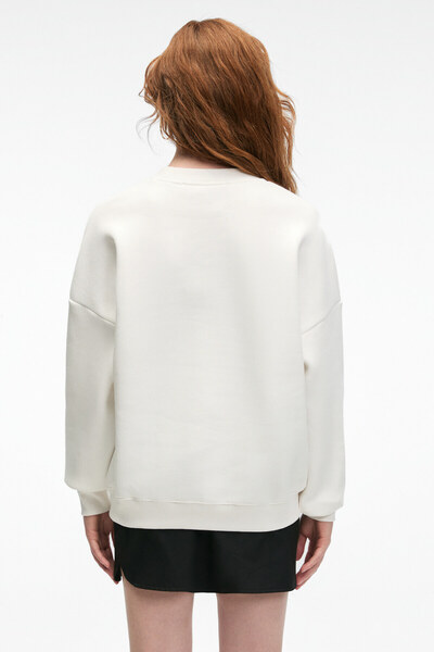 GRIMELANGE Audra Women's Oversize Round Neck Embroidery Detailed White Sweatshirt