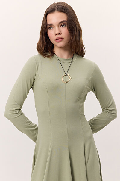 Manuka Zelené šaty s dlouhým rukávem