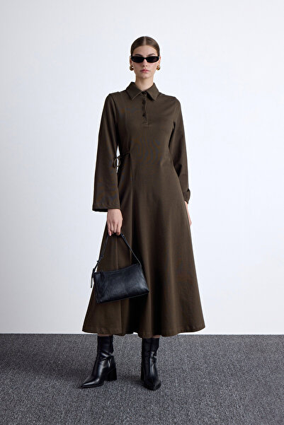 Manuka Φόρεμα με πλεκτό γιακά χακί χρώματος Premium