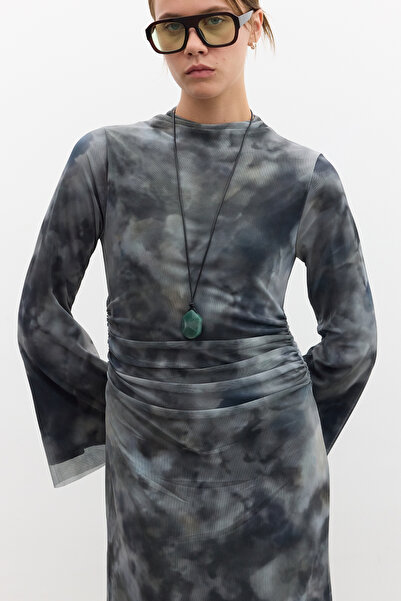 Manuka Zöld nyakkendőfestékkel díszített, széles ujjú tüllruha