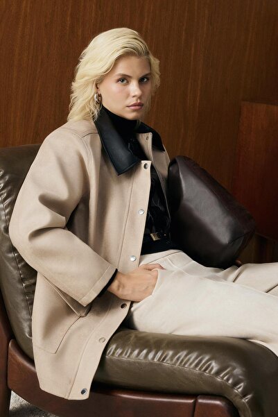 KADRİYE BAŞTÜRK Шкіряна куртка з капюшоном, кишенями на блискавці та коміром з замші