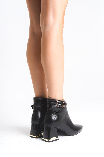 Women Lay-z Kadın Topuklu Kışlık Bot Kare Burun Siyah Kırışık Deri Görünümlü Gold Toka Detaylı 6 Cm Kalın Topuk