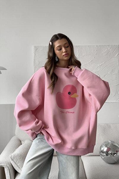 The Champ Clothing Dámské růžové mikinové šaty s výstřihem – růžový potisk kachny, 3 vlákna, oversize