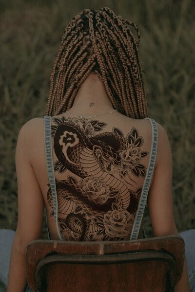 TAKIŞTIR Geçici Yılan ve Gül Modelli Sırt Dövme Tattoo