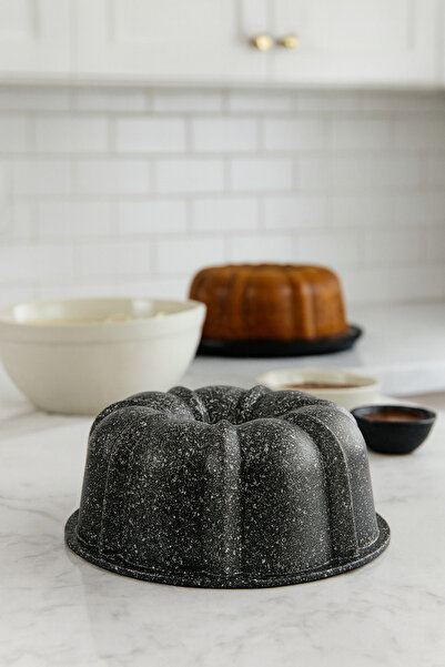 Home Classic Cast Cake Pan – Non-Stick, Durable, Stylish Design, Aluminum