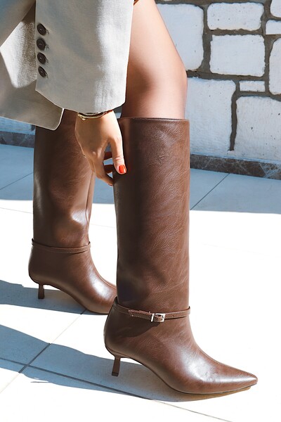 POLKA STORE Fall Kitten Heel Below-The-Knee Pointed Toe Piping Tape Detail Bitter Brown Matte Leather Women's Boots