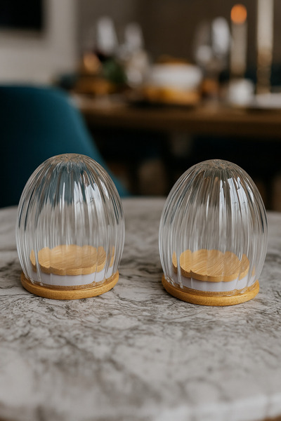 ZORENSA طقم تقديم مكون من 2 وعاء زجاجي مخطط للملح والفلفل مع أغطية من الخيزرا...