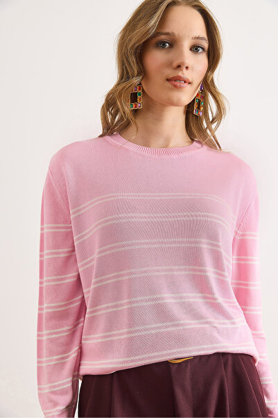 Olalook Γυναικείο πουλόβερ από βισκόζη ροζ καραμέλα με ριγέ ντραπέ λεπτό πλεκτό πουλόβερ KZK-19001011