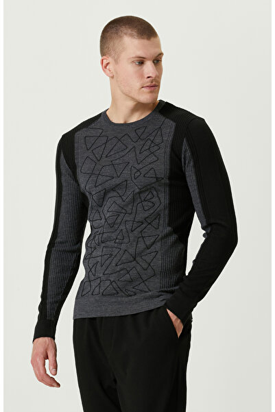 Network Nakışlı Siyah Triko Kazak