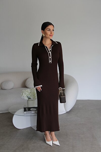 Julidress Φόρεμα με λεπτομέρεια με κουμπιά σε καφέ χρώμα, μακρύ μήκος, premium πλεκτό