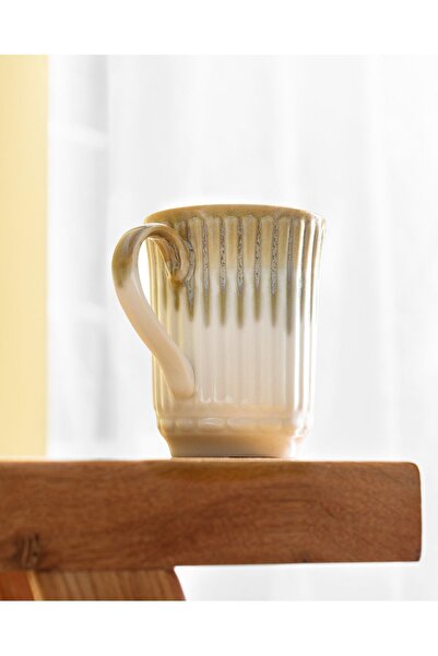 Madame Coco Ecru Mug