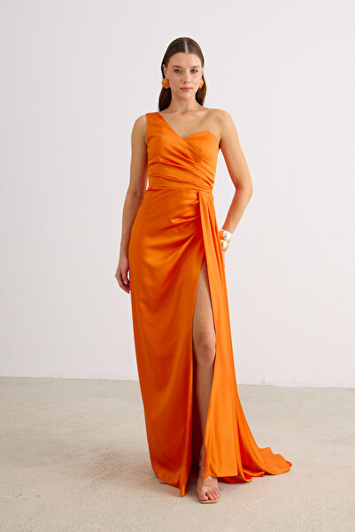 Carmen Orange Saten Tek Omuzlu Yırtmaçlı Uzun Abiye Elbise