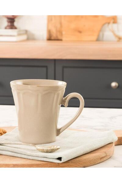 Madame Coco Violet Reacy Mug