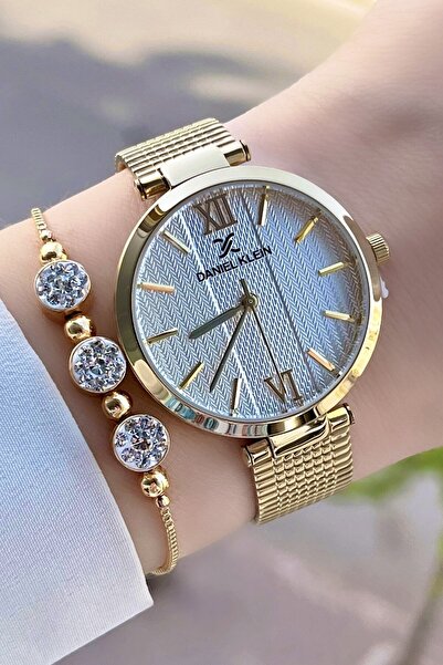 Daniel Klein ساعة يد نسائية بسوار قابل للتعديل باللون الأصفر وسوار هدية