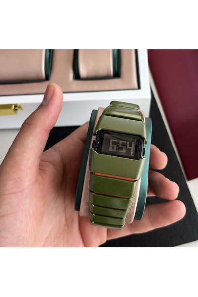 catera Digital watch with a bold, youthful, modern design.