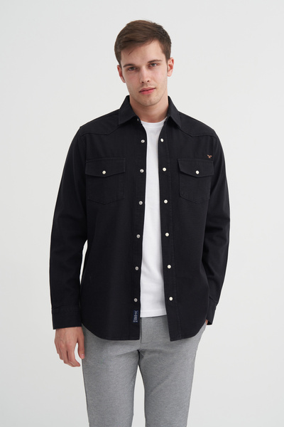 Cazador قميص قطني بأكمام طويلة مع تفاصيل جيب