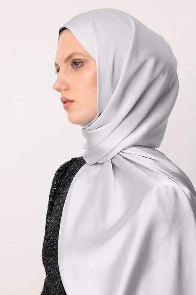 Mooncorn Light Gray Diamond Aura Shawl