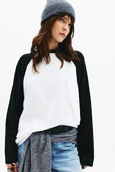 Pull & Bear Kontrast detaylı uzun kollu tişört