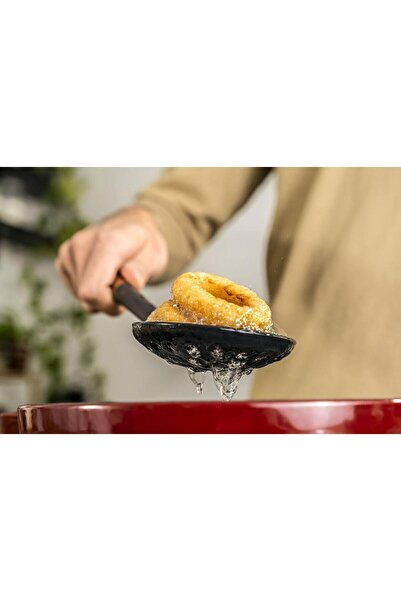 STAUB Silikon Delikli Kepçe 31 Cm