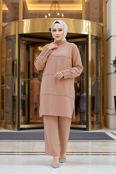 Neva Style Набір з двох предметів одягу з вишивкою перлами, колір камел 65883C