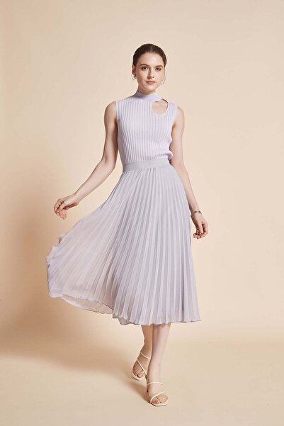 Yola Solid Pleated Midi Skirt