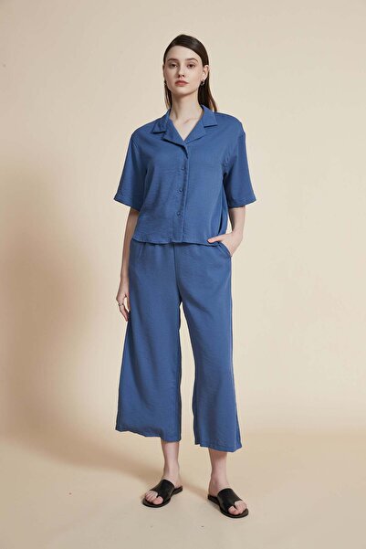 Yola Solid Shirt Collar Top