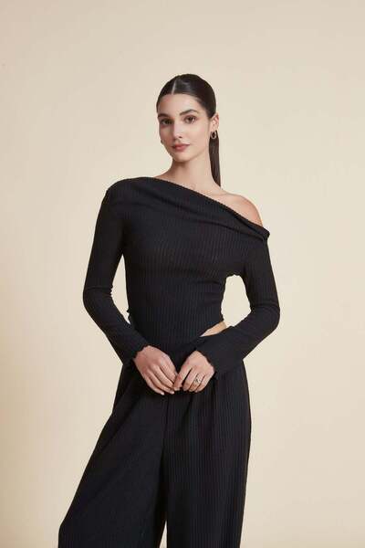 Yola Solid Long-Sleeve Top