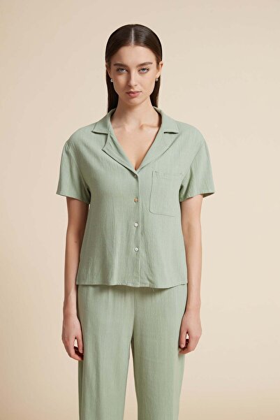 Yola Solid Buttoned Half-Sleeve Top