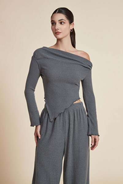 Yola Solid Long-Sleeve Top