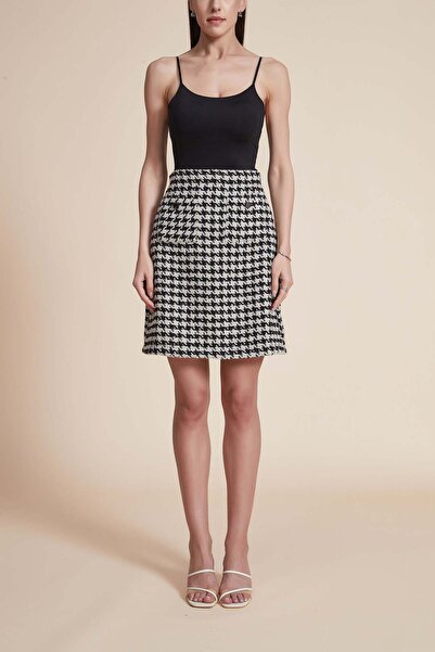 Yola تنورة مخططة بطول الركبة مع جيوب