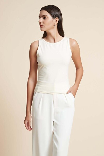 Yola Solid Sleeveless Top