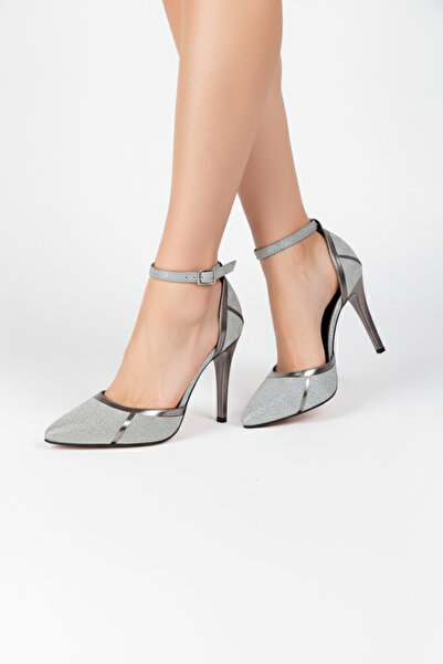 Extra Shoes İstanbul Şık Adımlarla Kadın Platin Simli Ve Platin Kırışık Rugan Detaylı Stiletto Bantlı