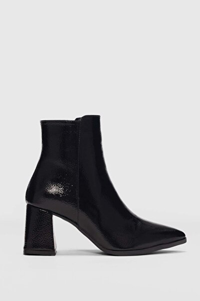 selin shoes حذاء برونا نسائي بكعب قصير - جلد أسود لامع