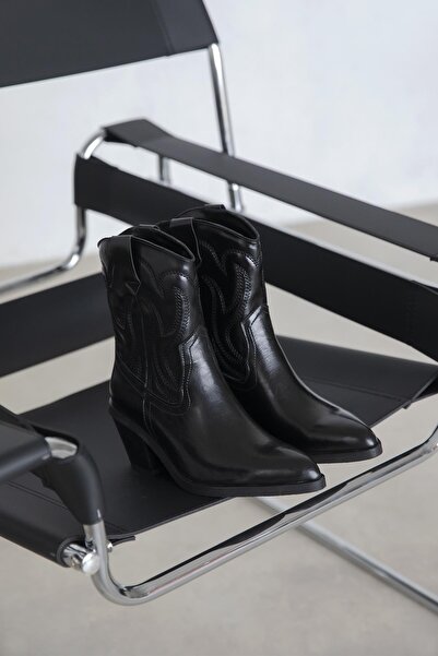 STRASWANS Hadley Kadın Kırışık Deri Topuklu Bot Siyah