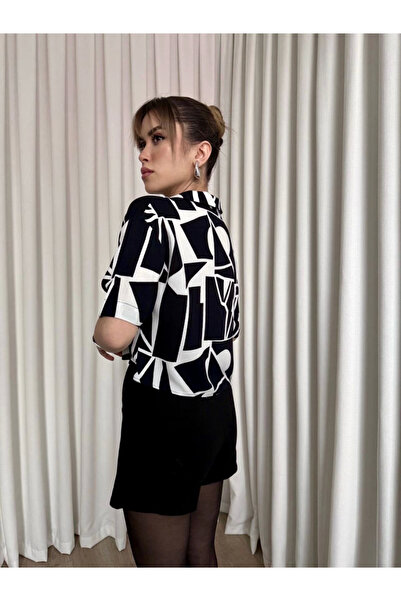 Zerenyus Black and White Printed Crop Shirt