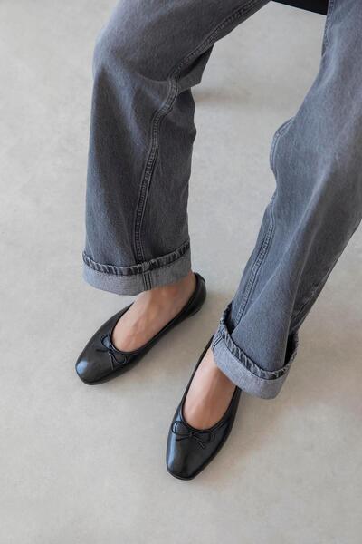 STRASWANS Galo Women's Bow Detail Wrinkled Leather Ballerinas Black