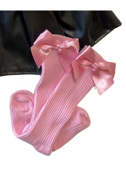 özge başaran Deri Etek, Pembe Omuz Fırfırlı Badi Ve Diz Altı Fiyonklu Çorap Takım 6-9 Aydan 7 Yaşa Kadar