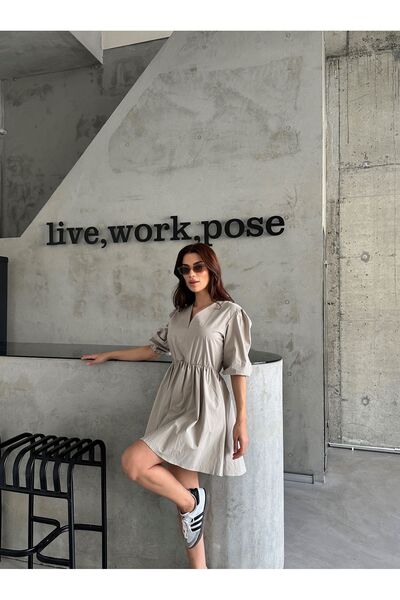 Laluvia Sukienka w kolorze khaki z dekoltem w szpic i rękawami balonowymi