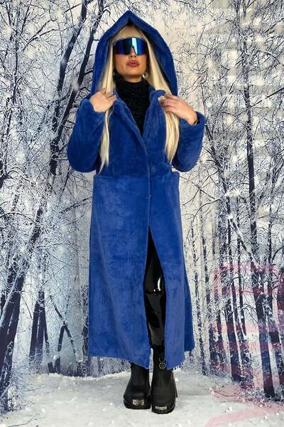 WildFashion OVERSIZE coat made of soft and fluffy material with attached hood...