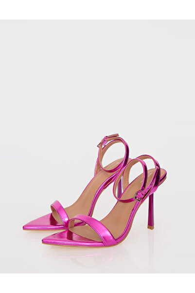 Pretty Little Thing PRETTYLITTLETHING sandals, metallic pink