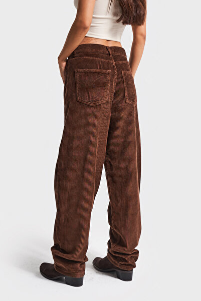 its basic Дамски кафяви панталони Cindy 26w5-42 с кройка Skater Fit, дебел ребрист кадифен плат, дължина на крачола 80 см