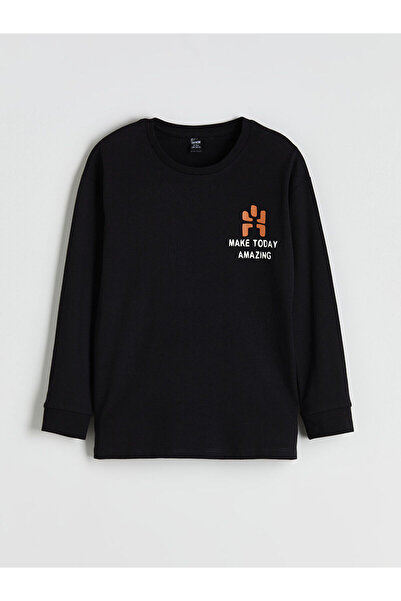 LC Waikiki قميص بيجاما للأولاد مطبوع برقبة دائرية باللون الأسود