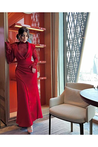 Riva Long red evening dress, featuring an elegant design